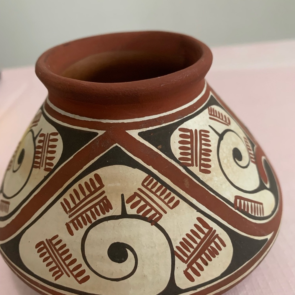 Quibor Lara Pottery Venezuelan Bud Vase Hand Painted - Picture 6 of 8